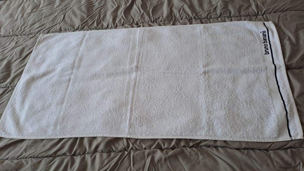 Witte handdoek van Bruno Banani, Huis en Inrichting, Wit, Handdoek, Onbekend, Ophalen of Verzenden