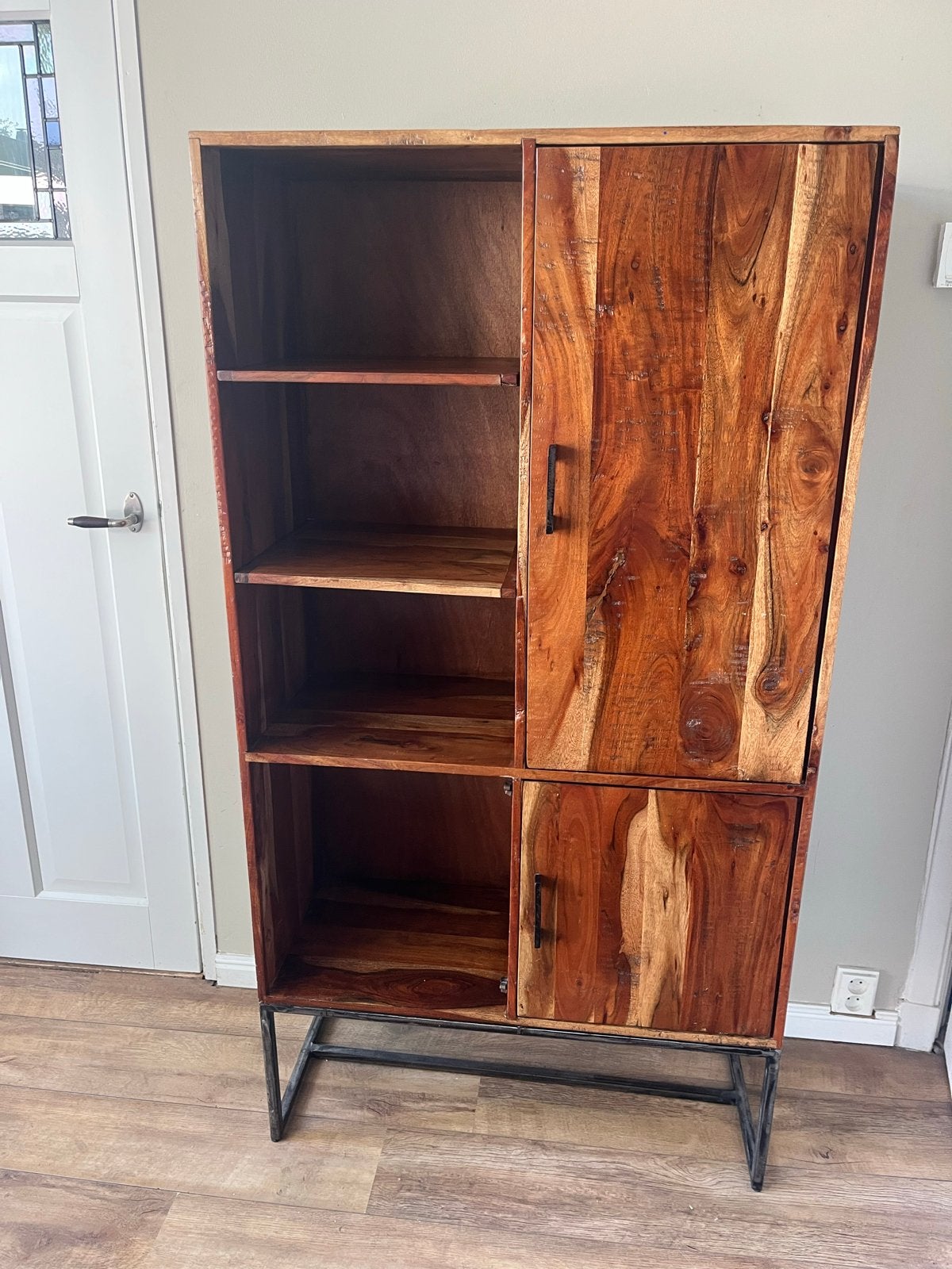 Houten kast met metalen onderstel - Industrieel design, Ophalen, Gebruikt, 50 tot 100 cm, 150 tot 200 cm