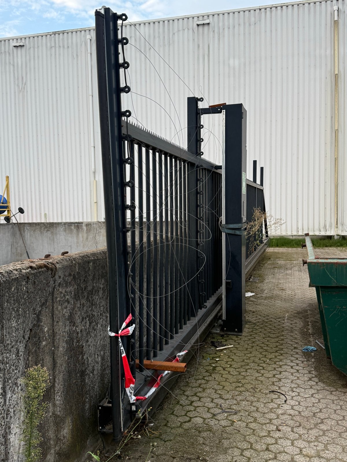 Schuifpoort zonder motor - Beschadigd, Ophalen, Gebruikt, IJzer, Overige typen