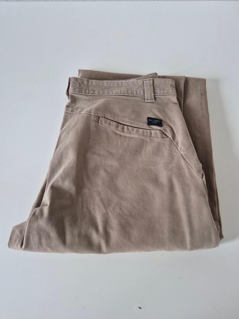 Dockers Chino Broek - Beige - Maat 33W, Kleding | Heren, Broeken en Pantalons, Maat 52/54 (L), Beige, Ophalen of Verzenden, Zo goed als nieuw