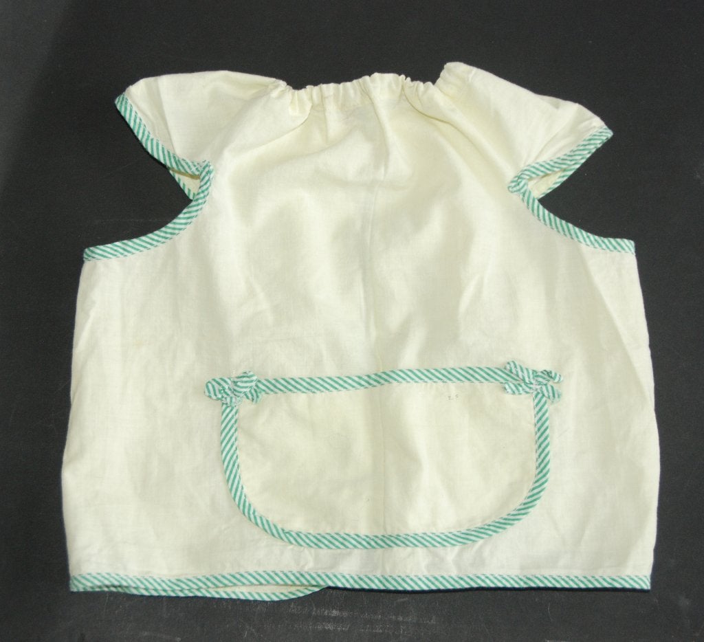 Lief antiek baby of peuter schortje vintage lichtgeel, Antiek en Kunst, Antiek | Kleding en Accessoires, Verzenden, Kinderen