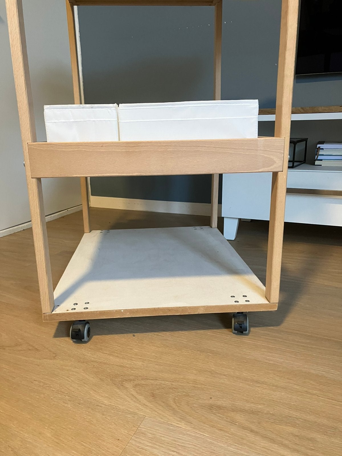 Verschoontafel/aankleedtafel/commode wit hout Ikea (Sniglar), Minder dan 75 cm, 50 tot 70 cm, Zo goed als nieuw, Voetruimte