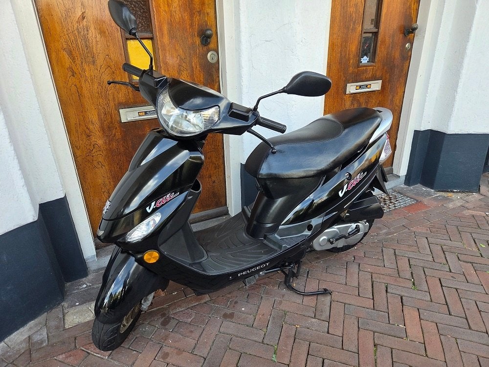 Peugeot V-clic zwart brom bij Scooterforyou, Zwolle, Fietsen en Brommers, Ophalen, Gebruikt, Overige modellen, Maximaal 45 km/u