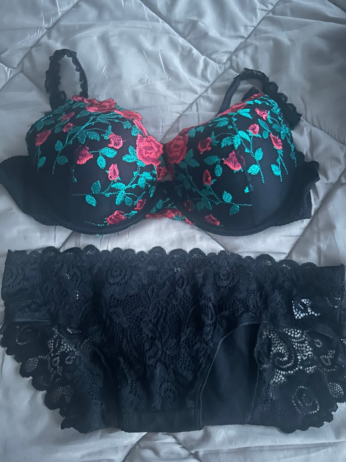 Mooe lingerie setje zwrat met kant 85E/L Hunkemöller insp, Ophalen of Verzenden, Zwart, Setje