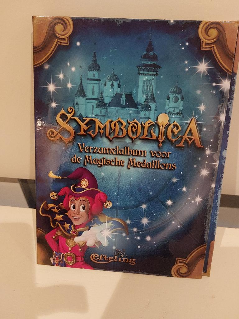 Symbolica, verzamelalbum magische medaillons v.d.  Efteling, Verzamelen, Efteling, Ophalen of Verzenden, Nieuw, Button of Speldje