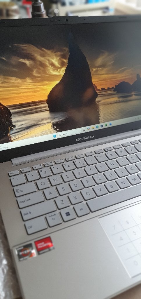14" Asus Vivobook E1404FA AMD Ryzen 7000 serie 3, Ophalen, 2 tot 3 Ghz, Qwerty, 8 GB