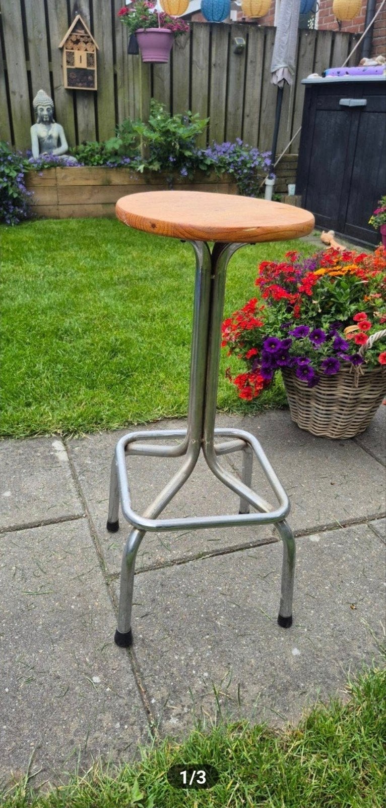 Hoge kruk met houten zitting en metalen frame, Ophalen, Gebruikt, Met voetsteun, Hout