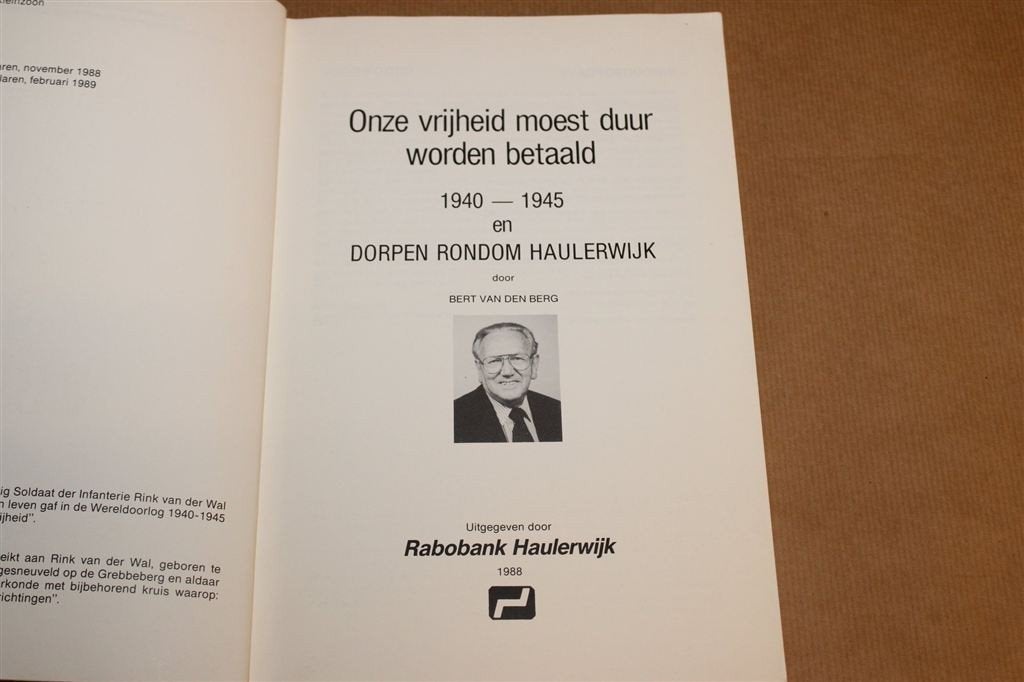 Onze Vrijheid Moest Duur Worden Betaald — Haulerwijk 40-45, Boeken, Geschiedenis | Stad en Regio, Ophalen of Verzenden, Gelezen