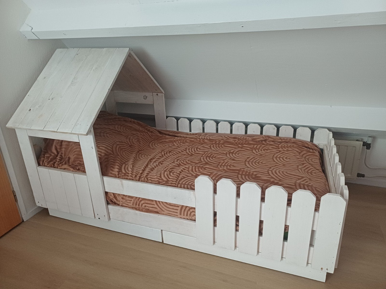 Peuterbed huisje inclusief matras, Ophalen of Verzenden