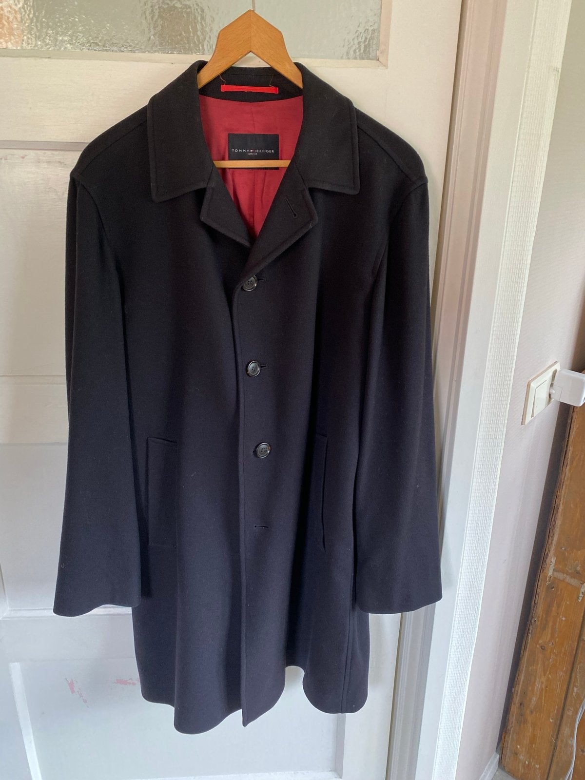 Tommy Hilfiger Zwarte Wollen Jas Maat 50 (M), Kleding | Heren, Ophalen of Verzenden, Gedragen, Maat 48/50 (M), Zwart