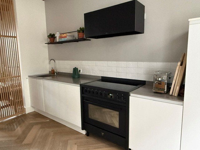 Foto 3 van Complete keuken + Steel fornuis (inductie) + Wave afzuigkap
