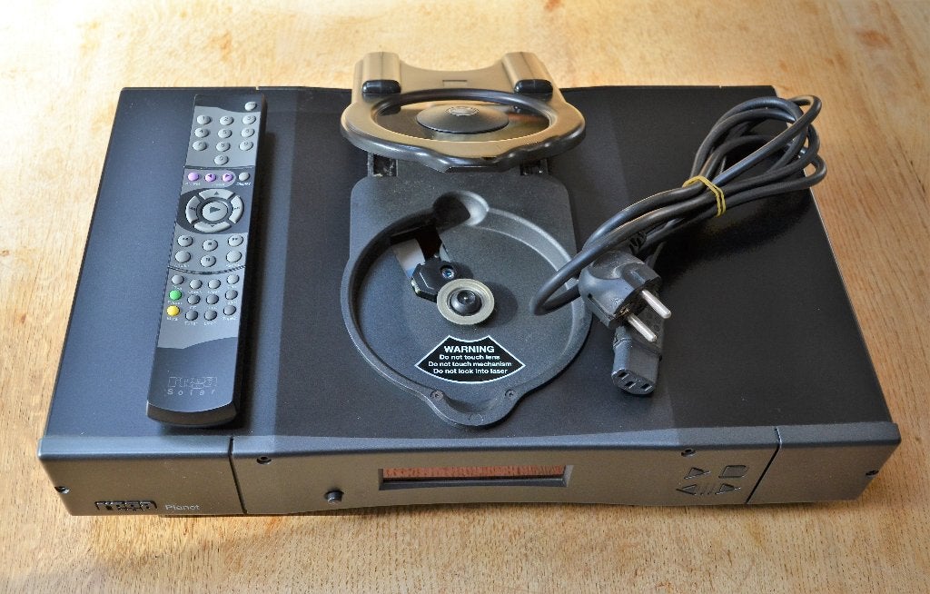 REGA PLANET IN PERFECTE CONDITIE. REMOTE/NETKABEL., Audio, Tv en Foto, Ophalen of Verzenden, Zo goed als nieuw, Overige merken