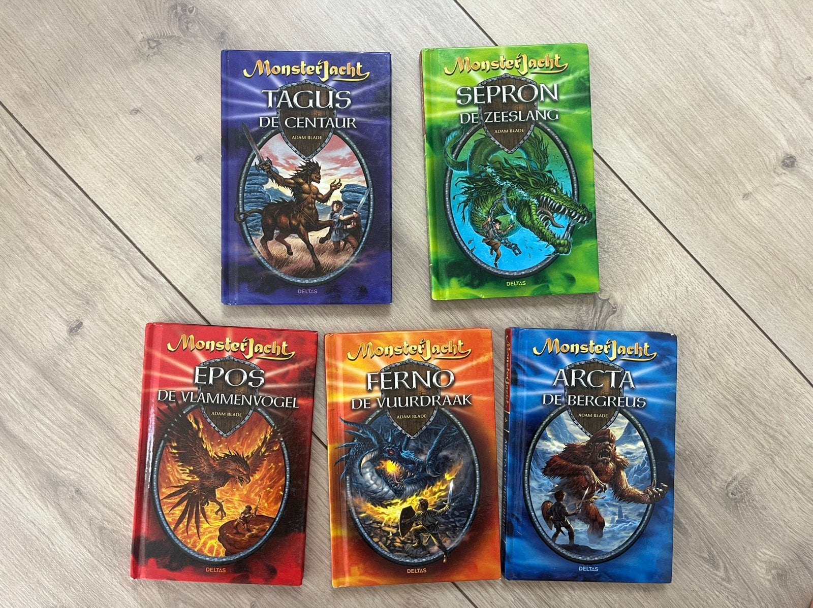 zgan 5 delen MONSTERJACHT boek 8+, Ophalen of Verzenden, Zo goed als nieuw, Fictie algemeen