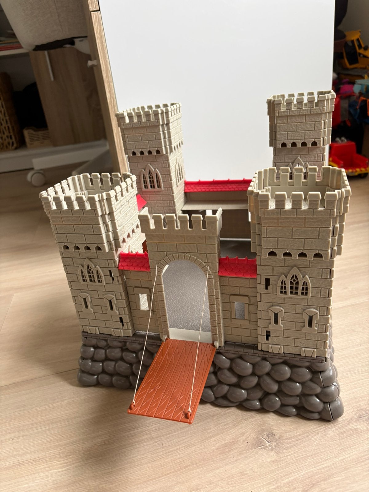 Speelgoedkasteel, Ophalen, Zo goed als nieuw