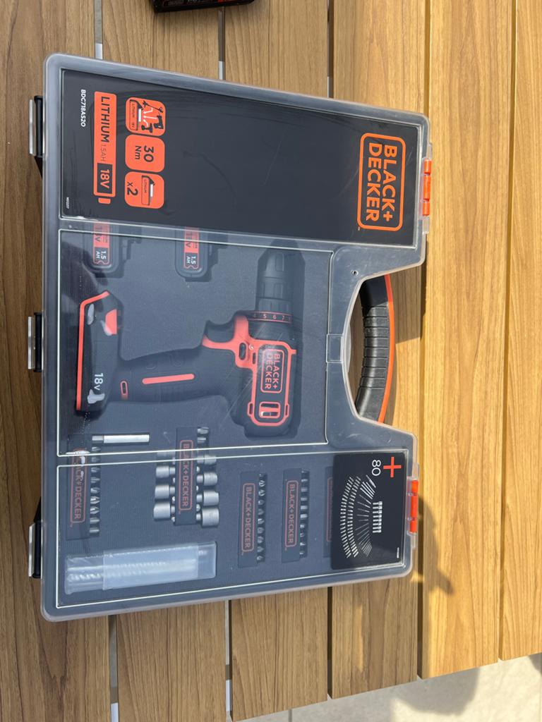 Black+Decker Boor- en Schroefmachine 18V met 4 accu's, Ophalen of Verzenden, Zo goed als nieuw, Minder dan 400 watt, Boor- en Schroefmachine