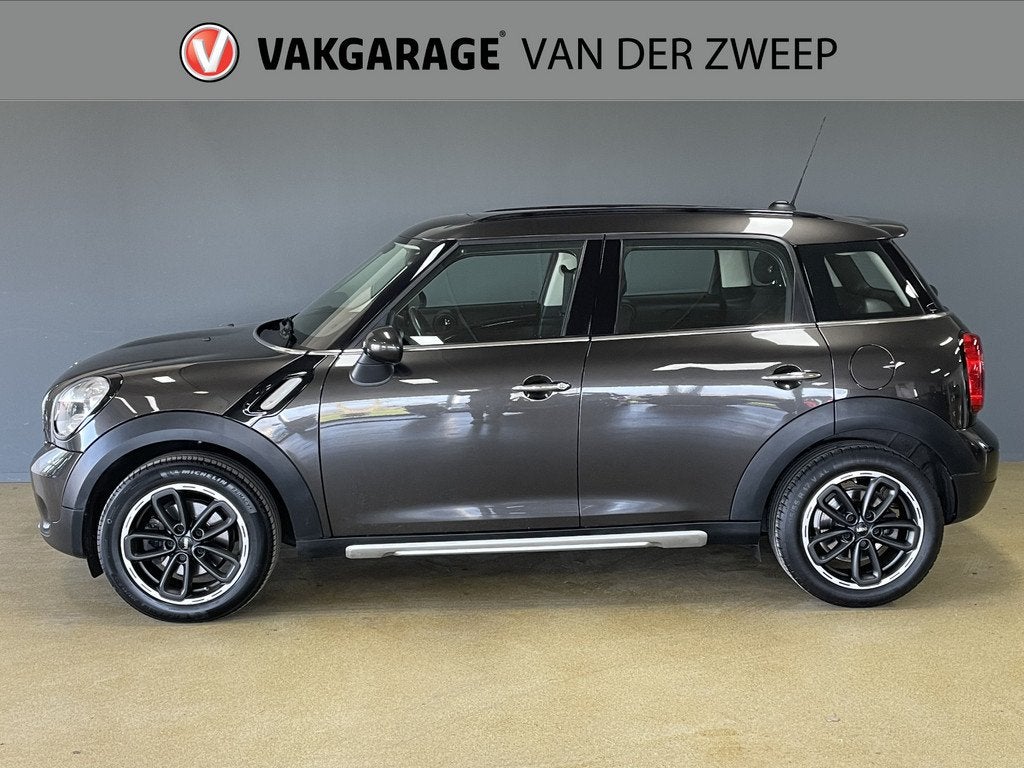 MINI Countryman 1.6 One Pepper | Navigatie | Elektrisch dak, Auto's, Mini, Voorwielaandrijving, Gebruikt, Euro 6, Bruin