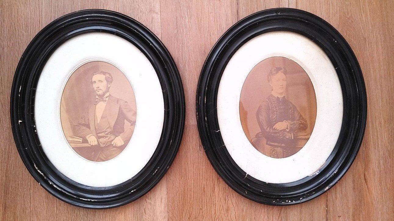 Antieke foto's in oude ovale zwarte lijsten, Huis en Inrichting, Woonaccessoires | Schilderijen, Tekeningen en Foto's, Minder dan 50 cm