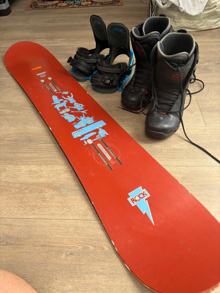 Snowboard Rock 156 met Burton bindingen en Nitro schoenen 44, Sport en Fitness, Snowboarden, Ophalen, Gebruikt, Board