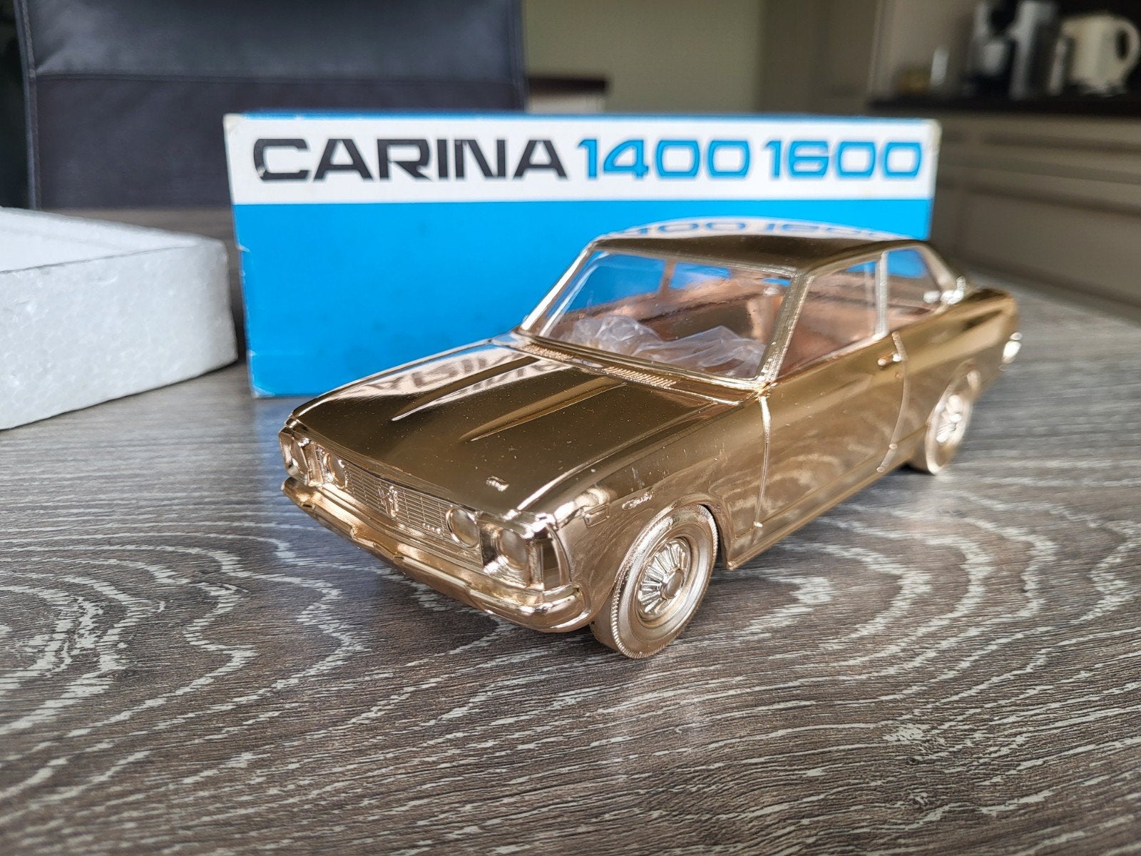 Toyota Carina sigarettenhouder schaal 1:18??, Ophalen of Verzenden, Zo goed als nieuw, Overige merken