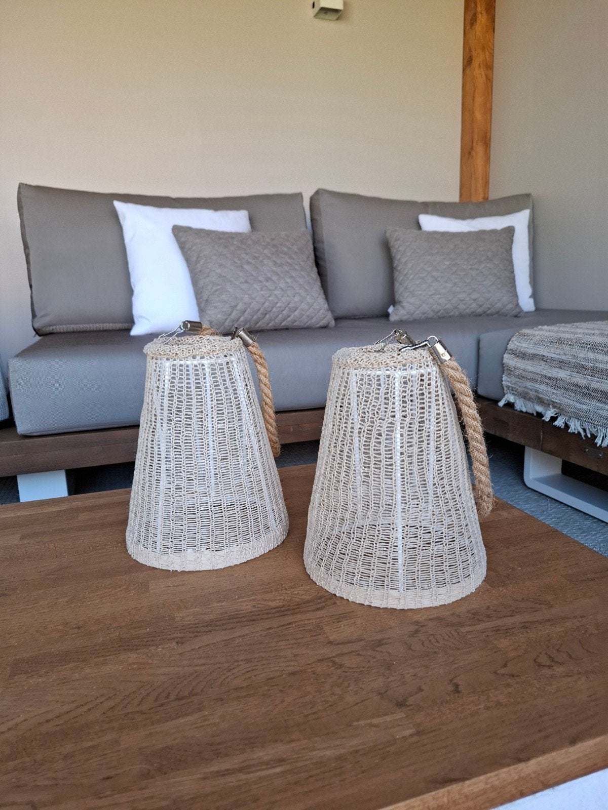2 landelijke windlichten, Huis en Inrichting, Woonaccessoires | Kandelaars en Kaarsen, Ophalen of Verzenden, Nieuw, Beige, Kandelaar
