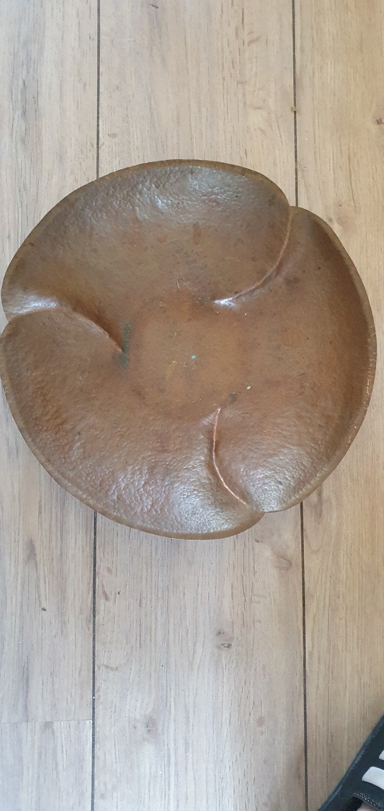 hand gehamerde rood koperen schaal., Antiek en Kunst, Ophalen of Verzenden, Koper