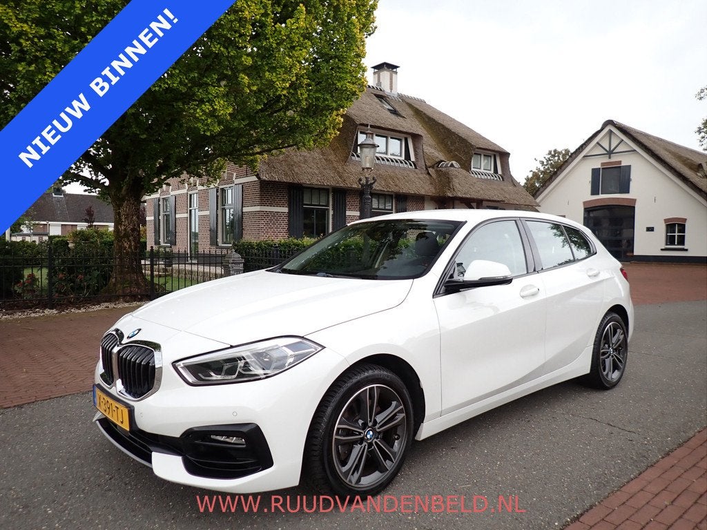 BMW 1-serie 118i SPORTLINE / CRUISE / STOELVERWARMING / SPOR, Gebruikt, Leder en Stof, Wit, Bedrijf