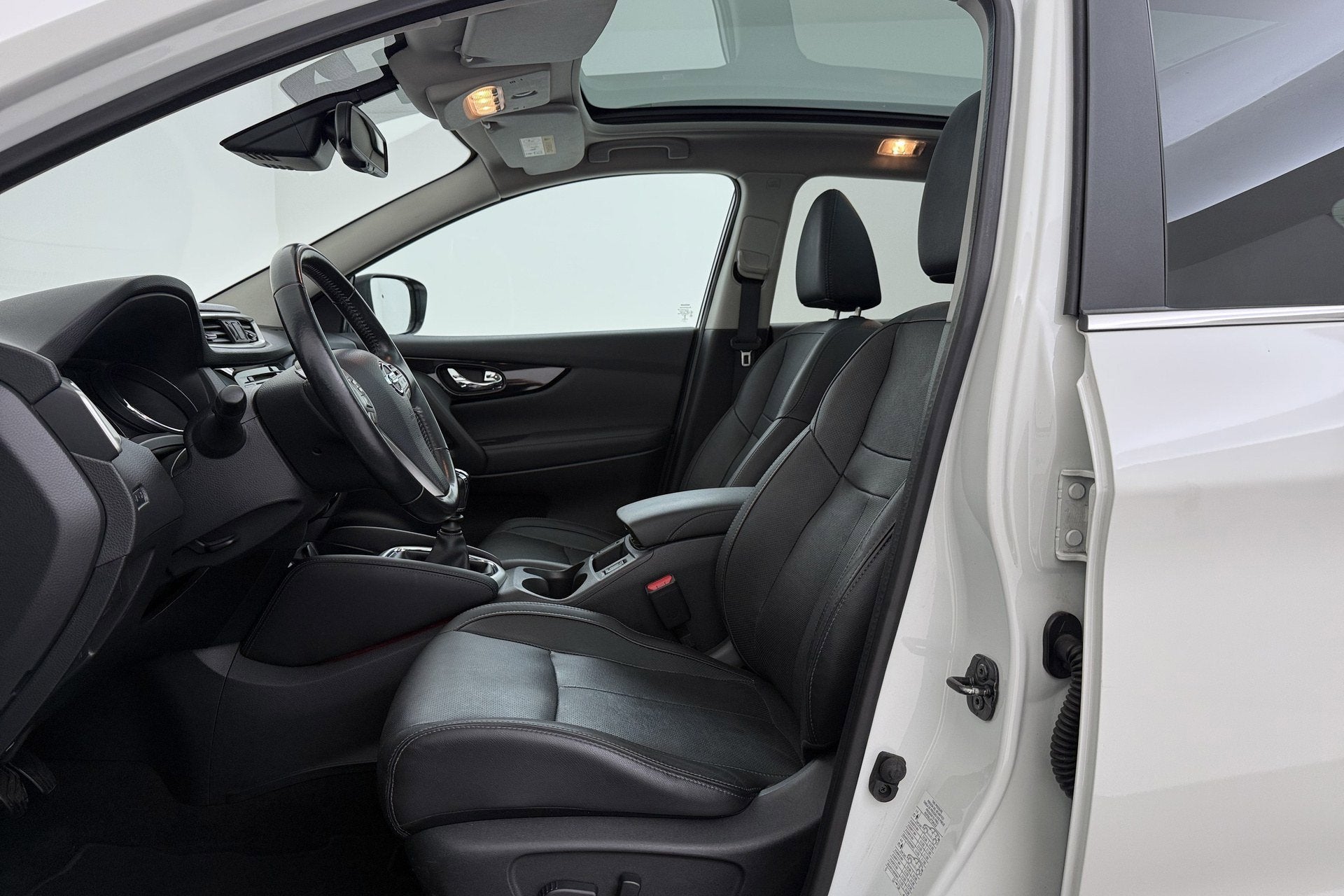 Nissan Qashqai 1.6 Tekna | Org NL | 360 Camera | Pano | Dode, Voorwielaandrijving, Automatische klimaatregeling, 1618 cc, Gebruikt