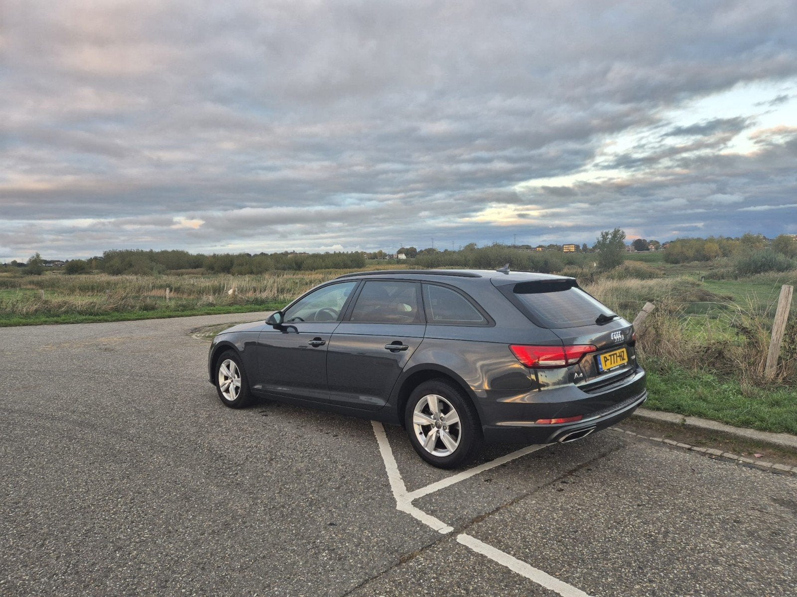 Audi A4 35 TDI 150pk S Tronic 2019 Grijs, Auto's, Bluetooth, Stof, 4 cilinders, A4