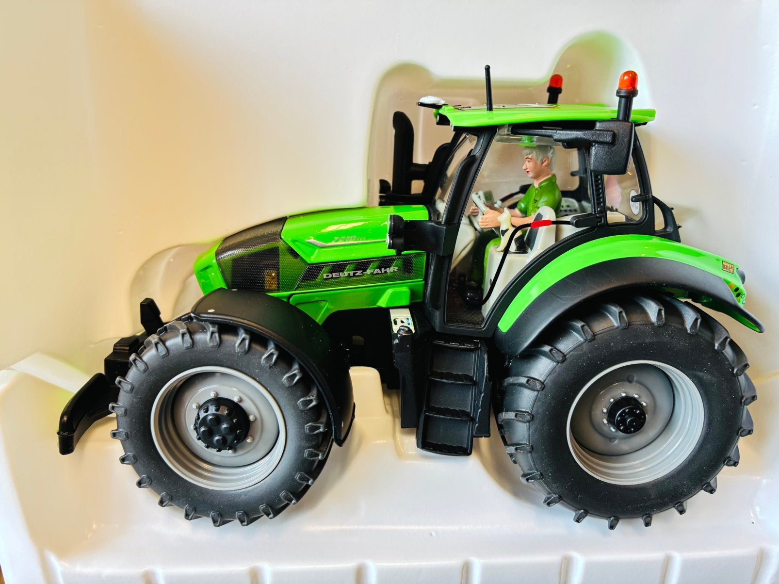Siku Deutz-Fahr Agrotron 7210TTV, Ophalen of Verzenden, Zo goed als nieuw, Tractor of Landbouw, SIKU