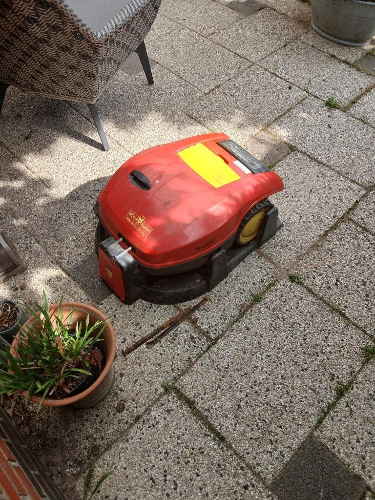 Robot maaier, Ophalen, Gebruikt, 20 tot 25 cm, Met regensensor