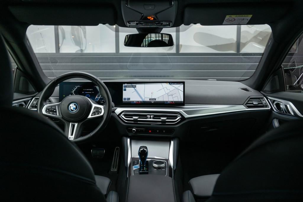 BMW I4 M50 544PK 84 kWh|360 Carmer|ACC|19 inch M4, Auto's, Gebruikt, Zwart, 258 pk, Blauw