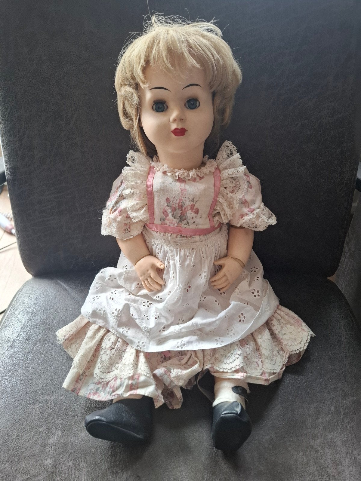 Vintage pop met blonde krullen en roze jurk, Ophalen of Verzenden, Gebruikt, Pop