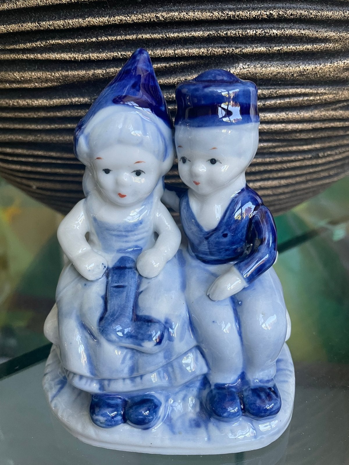 Handgeschilderd Delfts Blauw beeldje: verliefd stel, Ophalen of Verzenden