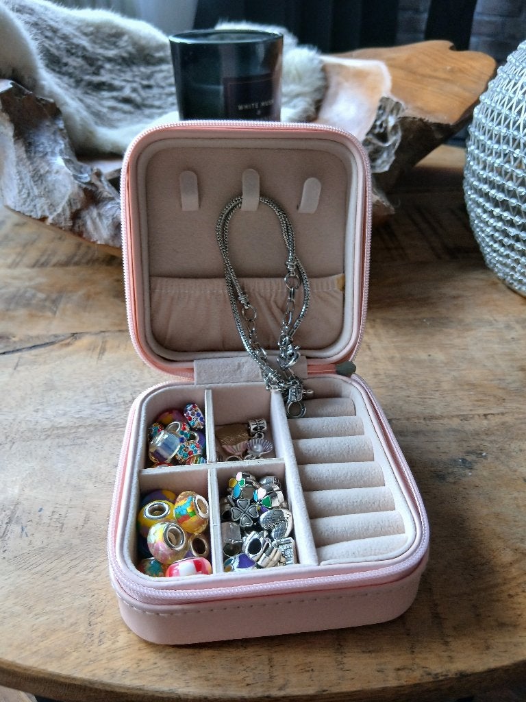 Sieraden, Ophalen of Verzenden, Zo goed als nieuw, Met bedels of kralen, Overige kleuren