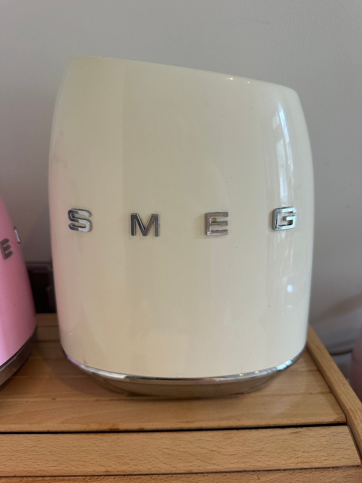 Smeg Messenblok Crème - Stijlvol en Praktisch, Beige, Overige typen, Ophalen of Verzenden, Zo goed als nieuw