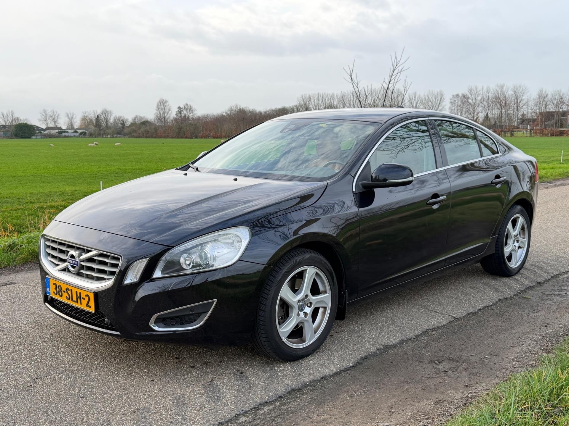 Volvo S60 1.6 T4F Summum AUT 1e Eigenaar APK 10-2026 Leder, Auto's, Gebruikt, 4 cilinders, S60, Zwart