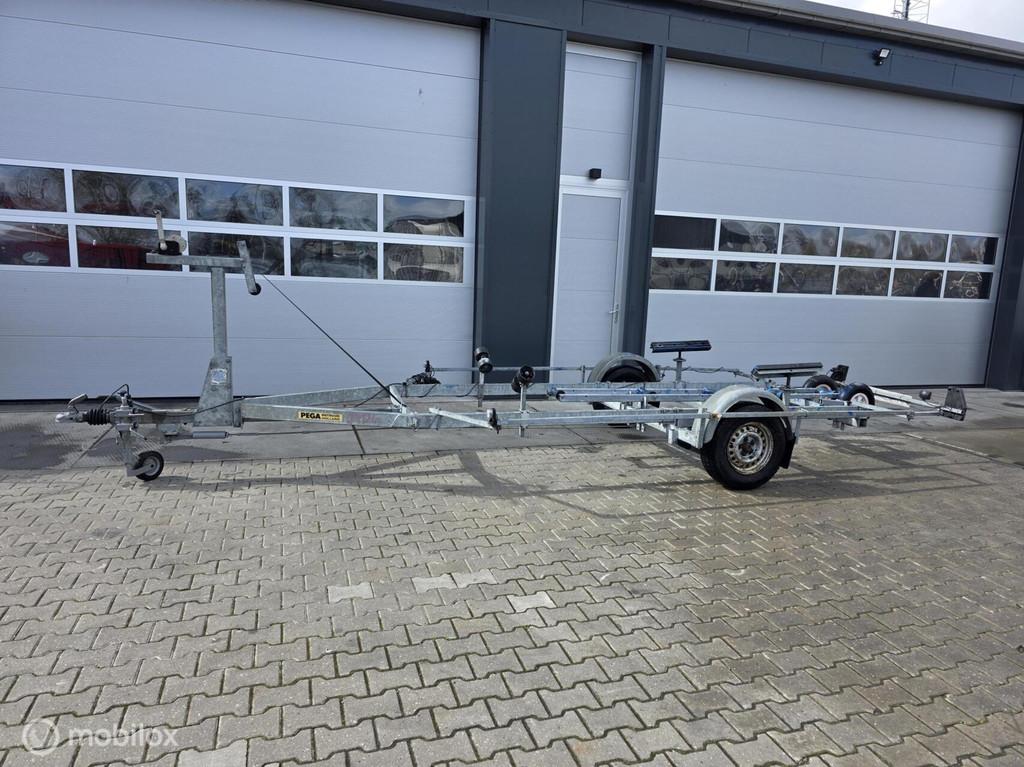 PEGA 1600kg kenteken 6.5 mtr, Gebruikt