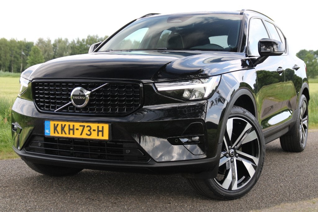 Volvo XC40 2.0 B4 Ultimate Bright AUT,01-2023,Pano,Camera, 1588 kg, 4 cilinders, Zwart, Bedrijf