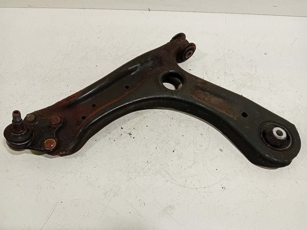 Draagarm links voor Seat Ibiza, Van der Ven Autorecycling B.V., Gebruikt, Ettenseweg 76, 4706 PB Roosendaal, The Netherlands, Herkomst onderdeel bekend