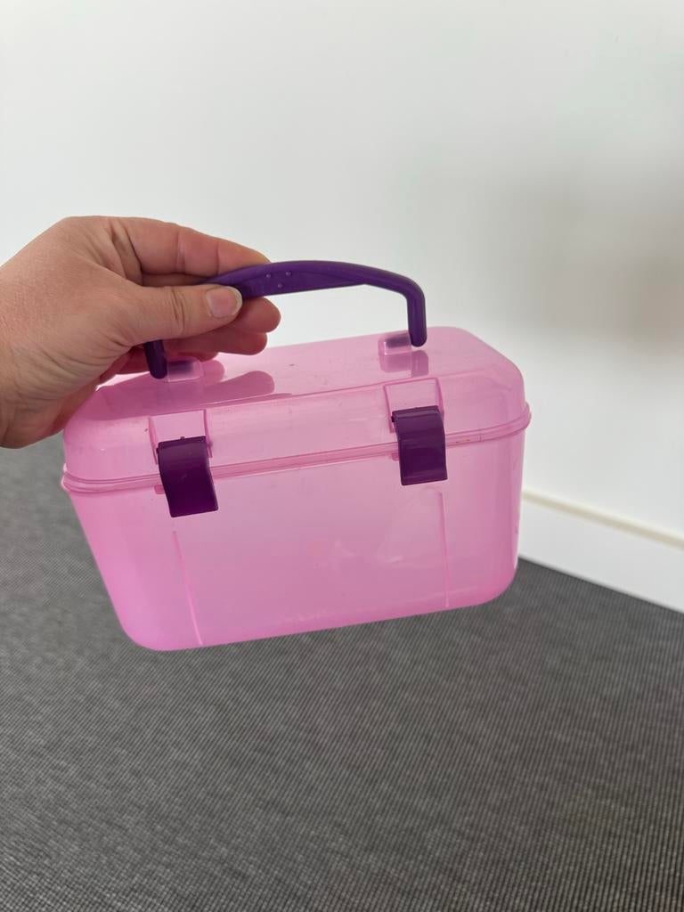 Roze knutselkoffer met paarse sluitingen en handvat, Ophalen of Verzenden, Gebruikt