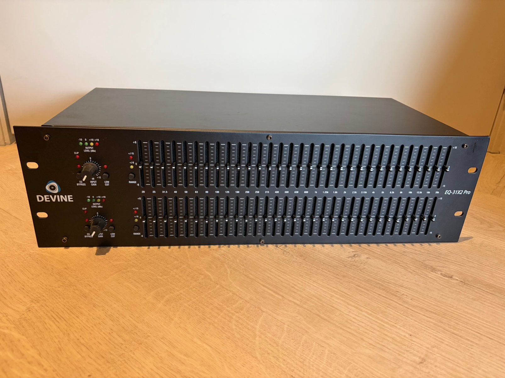 Devine EQ-31X2 Pro equalizer, Ophalen, Zo goed als nieuw, Audio