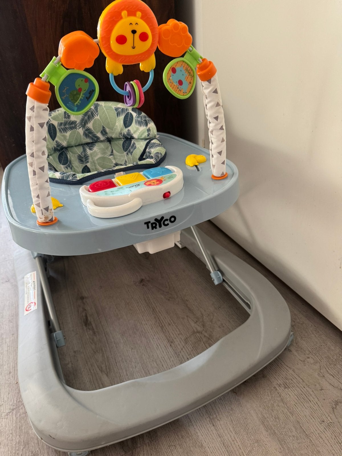 TRYCO loopstoel, Kinderen en Baby's, Overige Kinderen en Baby's, Ophalen, Zo goed als nieuw