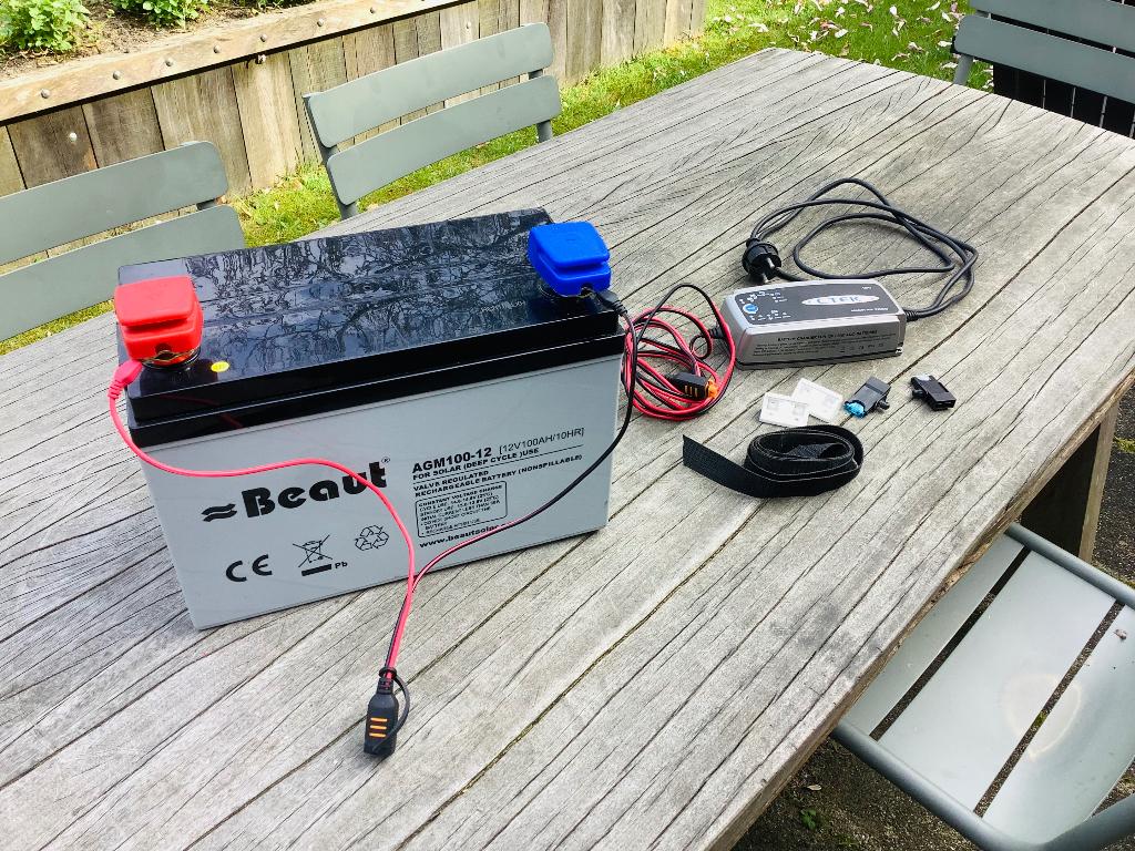 Beaut 100 Ah AGM accu met ctek multi xs 7000 acculader, Ophalen, Gebruikt