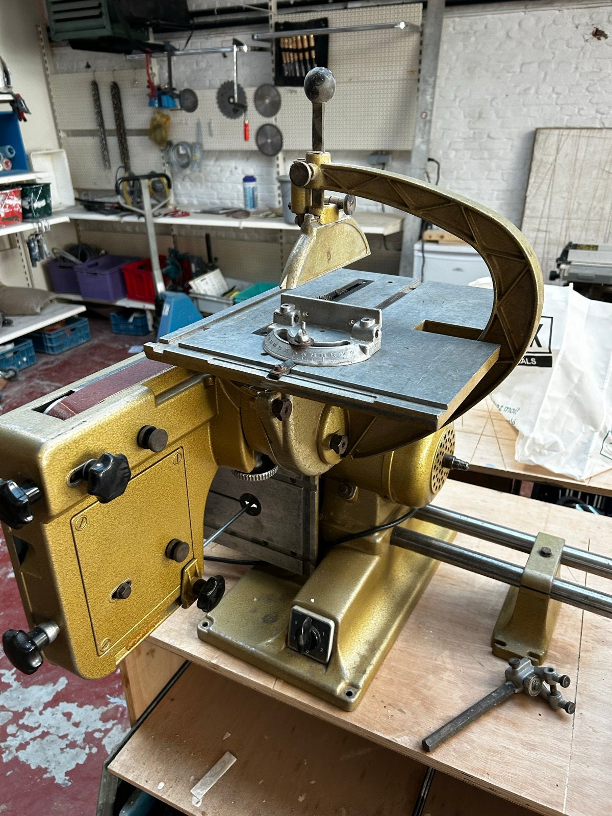 EmcoStar Zaagmachine: Lintzaag, Cirkelzaag & Schuurmachine, Ophalen, Gebruikt, 70 mm of meer, 600 tot 1200 watt
