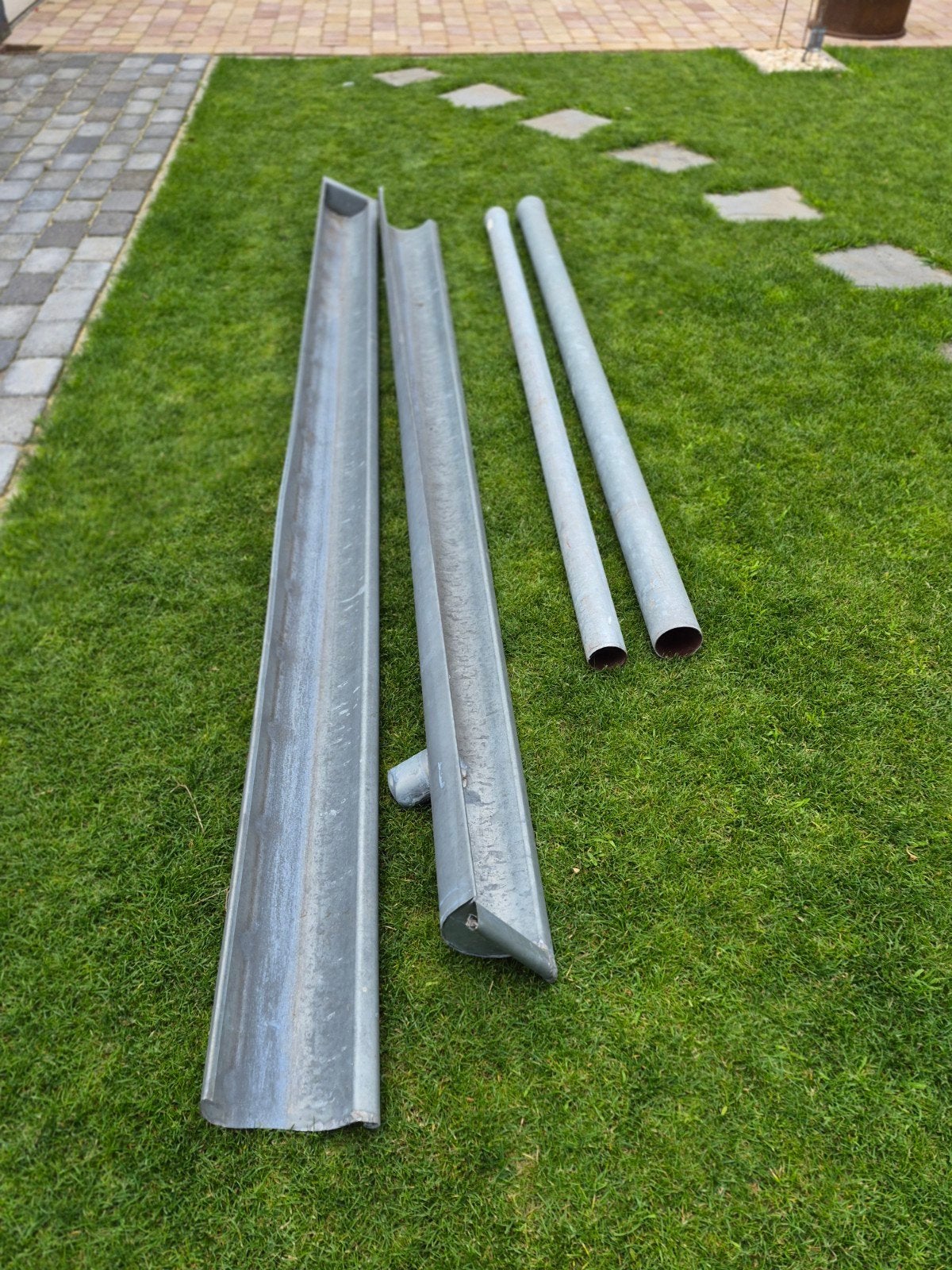 Zinken dakgoot met gegalvaniseerde regenpijpen, Doe-het-zelf en Verbouw, Buizen en Afvoer, Ophalen, Gebruikt, 4 tot 6 meter, Zink