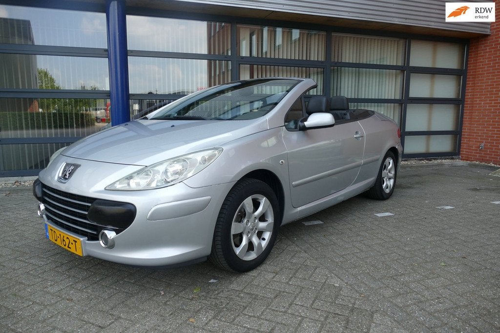 Peugeot 307 CC 1.6-16V Climate control Apk 23-03-2027, Auto's, Peugeot, Stoelverwarming, Gebruikt, Zwart, 4 cilinders