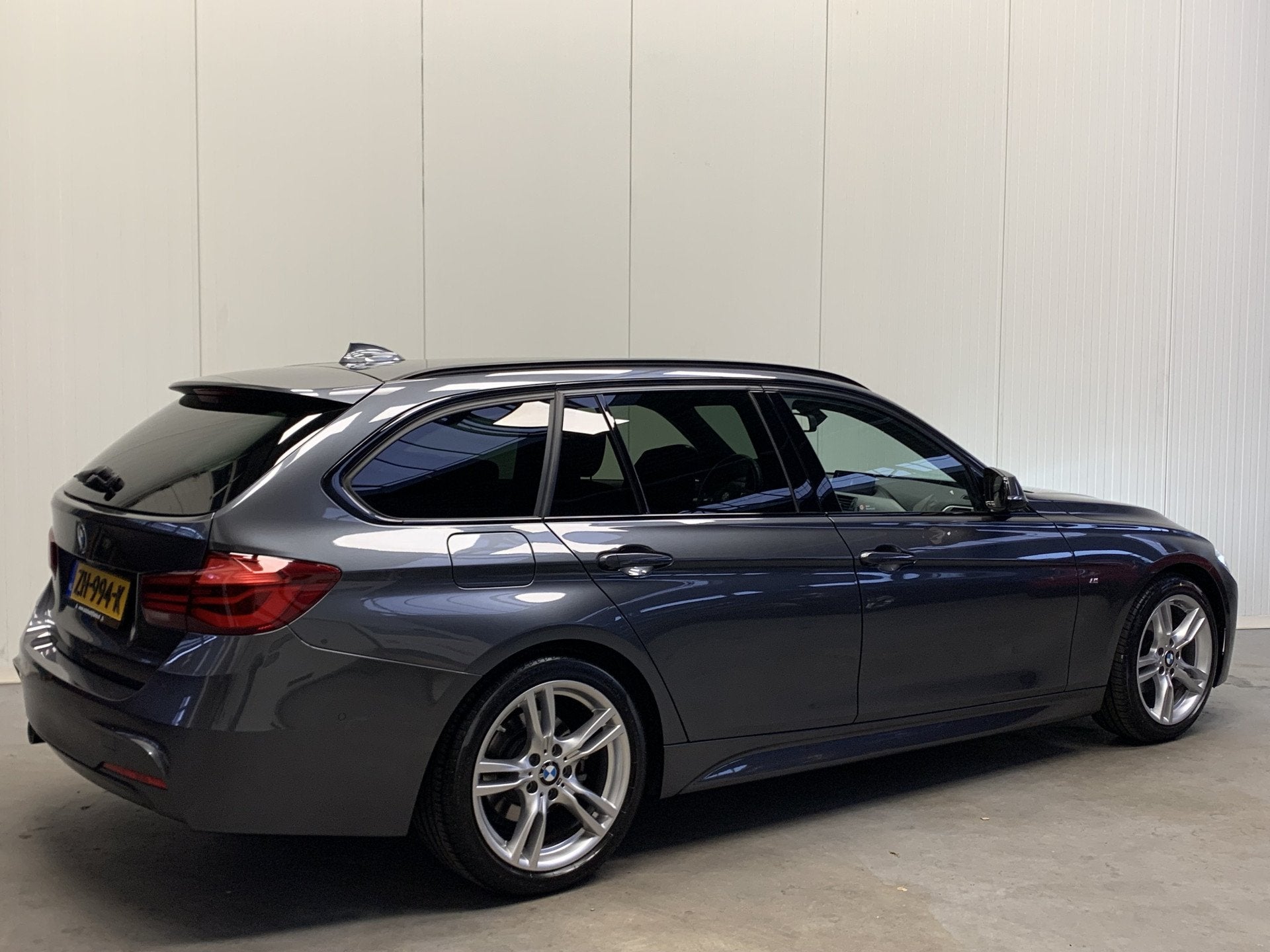 BMW 3 Serie Touring 318i M Sport Black Edition NAVI.Pro-LEDE, Auto's, Gebruikt, 1465 kg, 3 cilinders, 3-Serie