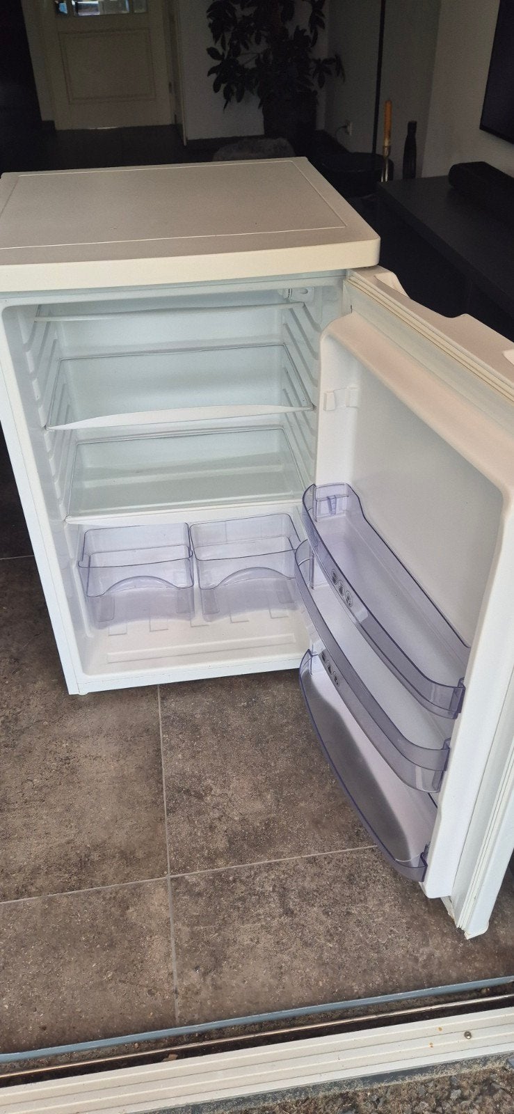 Whirlpool Koelkast - kleine deukjes voorkant.  Werkt goed, 75 tot 100 liter, 45 tot 60 cm, Ophalen, 85 tot 120 cm