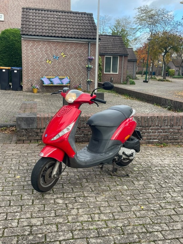 Piaggio Zip Rood – 2008 – 19.711 km – Geel kenteken, Fietsen en Brommers, Ophalen, Gebruikt, Maximaal 45 km/u, Zip