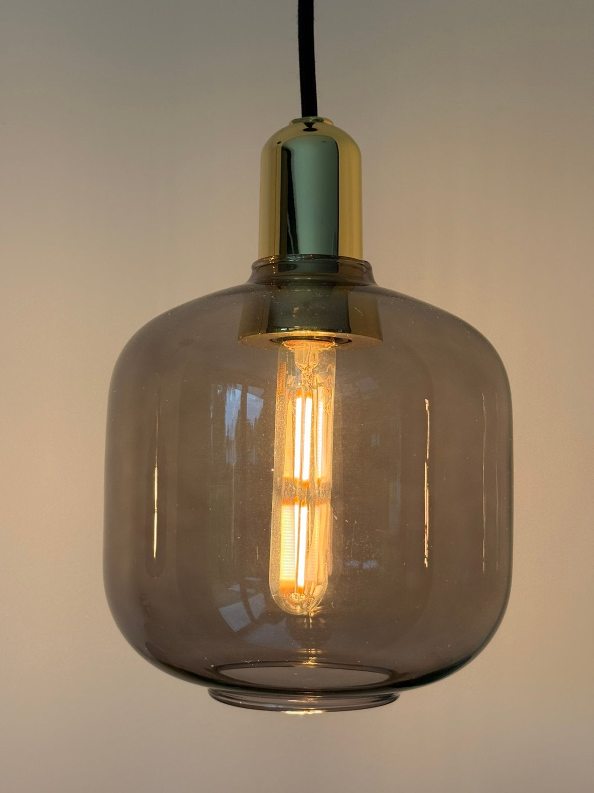2x Norman Copenhagen Amp lamp rookglas / messing, Ophalen, Zo goed als nieuw